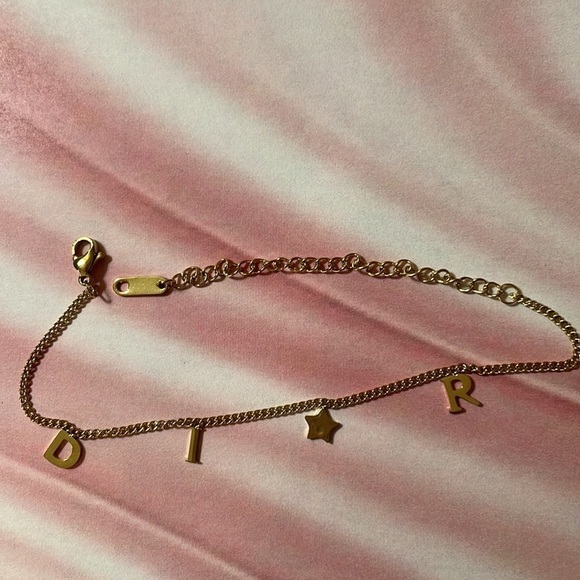 Gold Luxury Name Star Bracelet - Picture 6 of 6